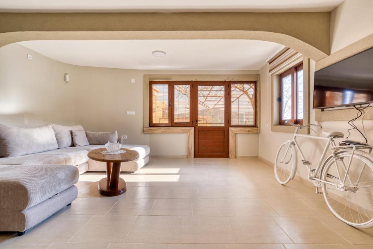 Savovic_Lux Apartment Petrovac Bagian luar foto