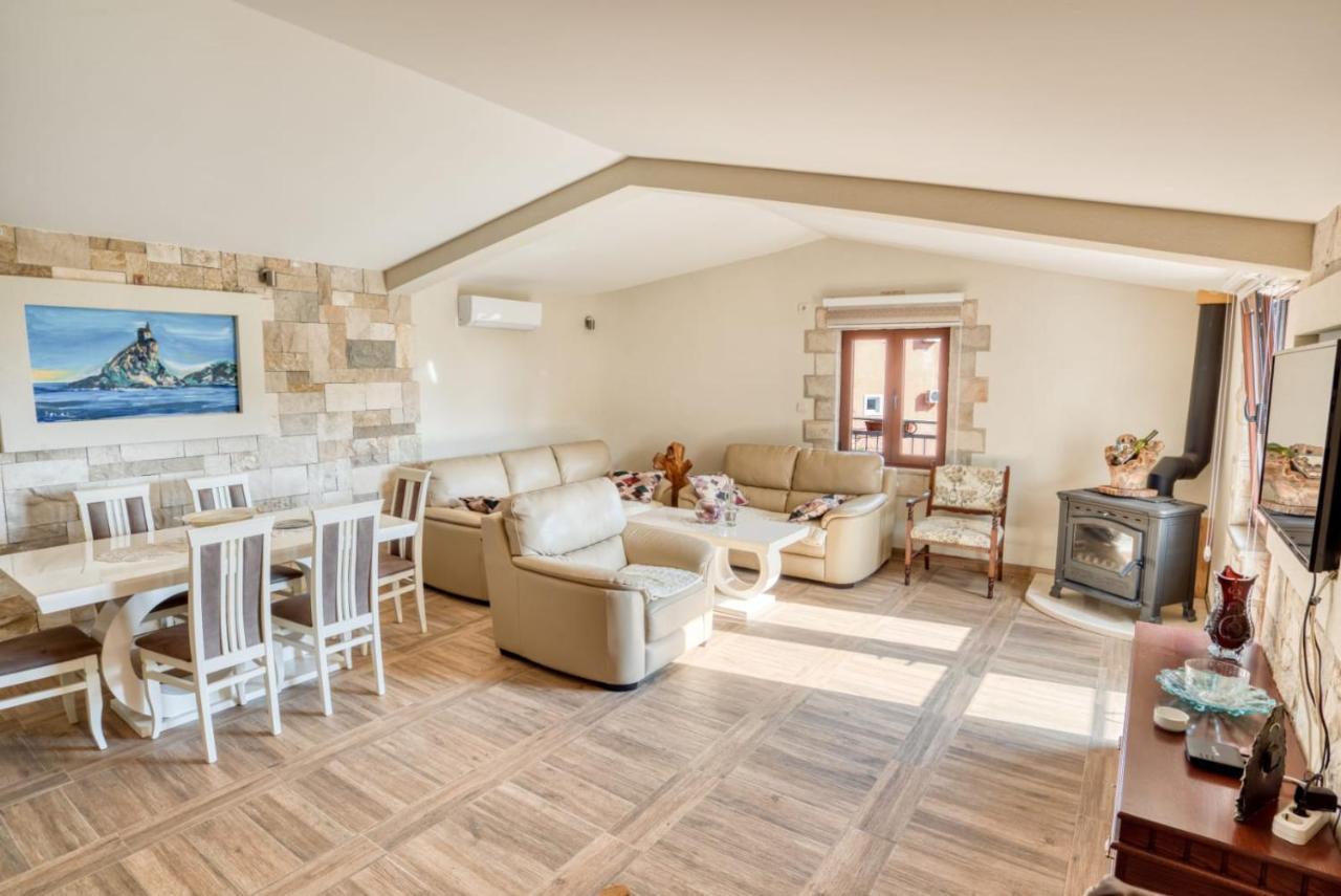Savovic_Lux Apartment Petrovac Bagian luar foto