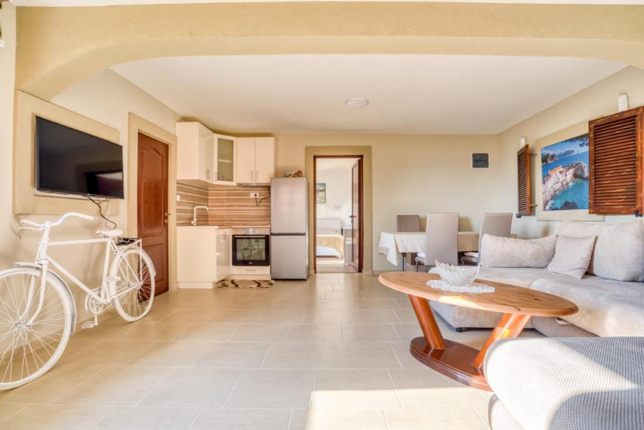 Savovic_Lux Apartment Petrovac Bagian luar foto