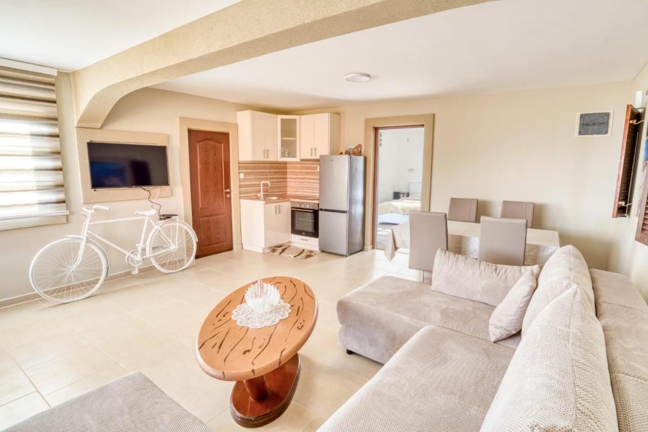 Savovic_Lux Apartment Petrovac Bagian luar foto